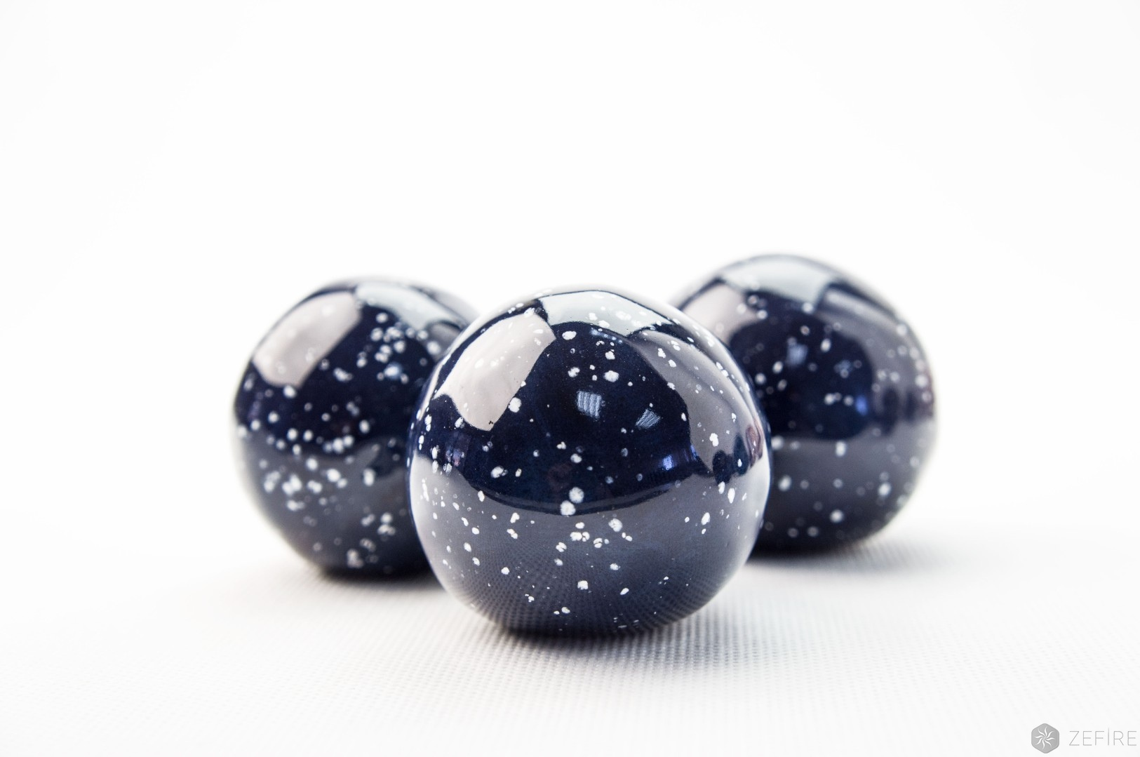 Декоративные керамические камни-шары космос синие 14 шт по цене 3 800 руб.